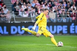 队报：维拉接近签下布雷斯特门将比佐特，上赛季法甲出场32次