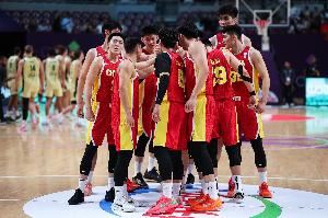 媒体人：我已经很满足了 给中国队送上掌声吧 他们值得大家的称赞