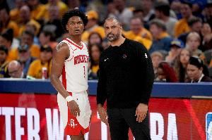 乌度卡：我们上赛季就想提高转换进攻 不会靠某个球员作唯一驱动