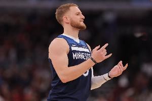 队记:迪文岑佐分位出身打了3场控卫值得商榷 难道在效仿火箭?