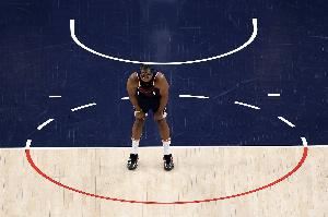 哈登:这是一场防守大战 在客场要逆转两位数的分差是很困难的